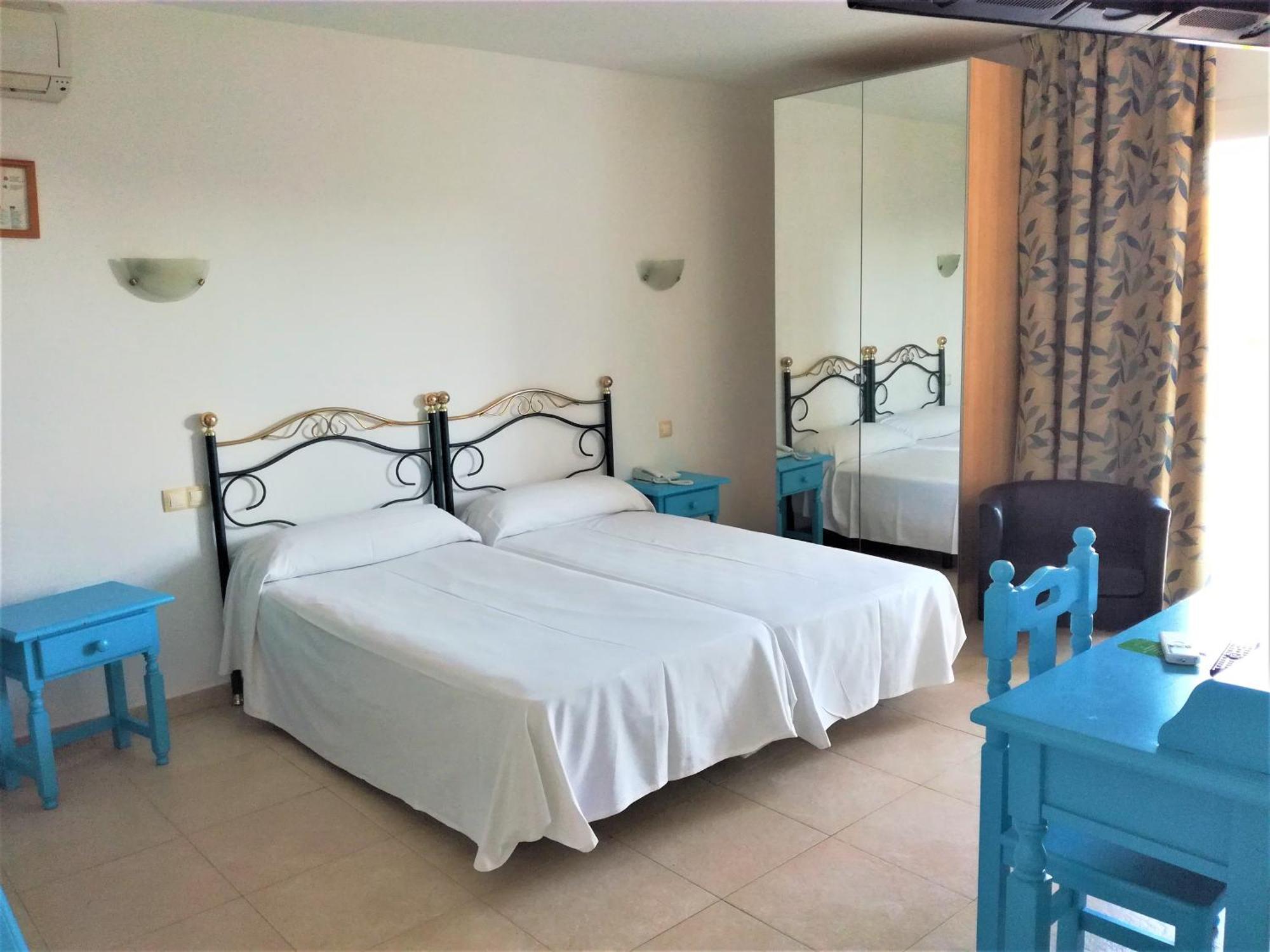Hotel Eliseos Малага Экстерьер фото