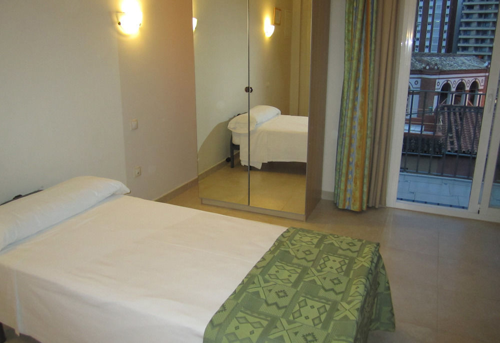 Hotel Eliseos Малага Экстерьер фото