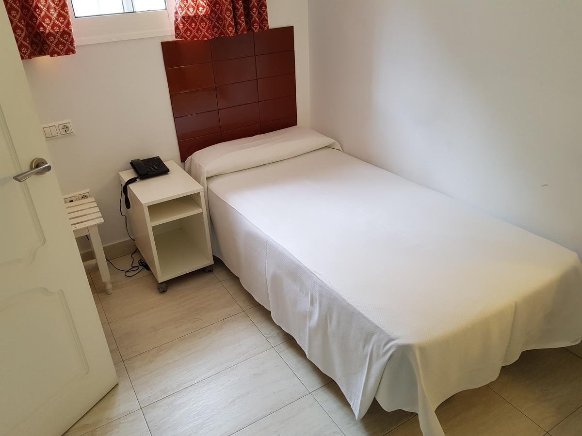 Hotel Eliseos Малага Экстерьер фото