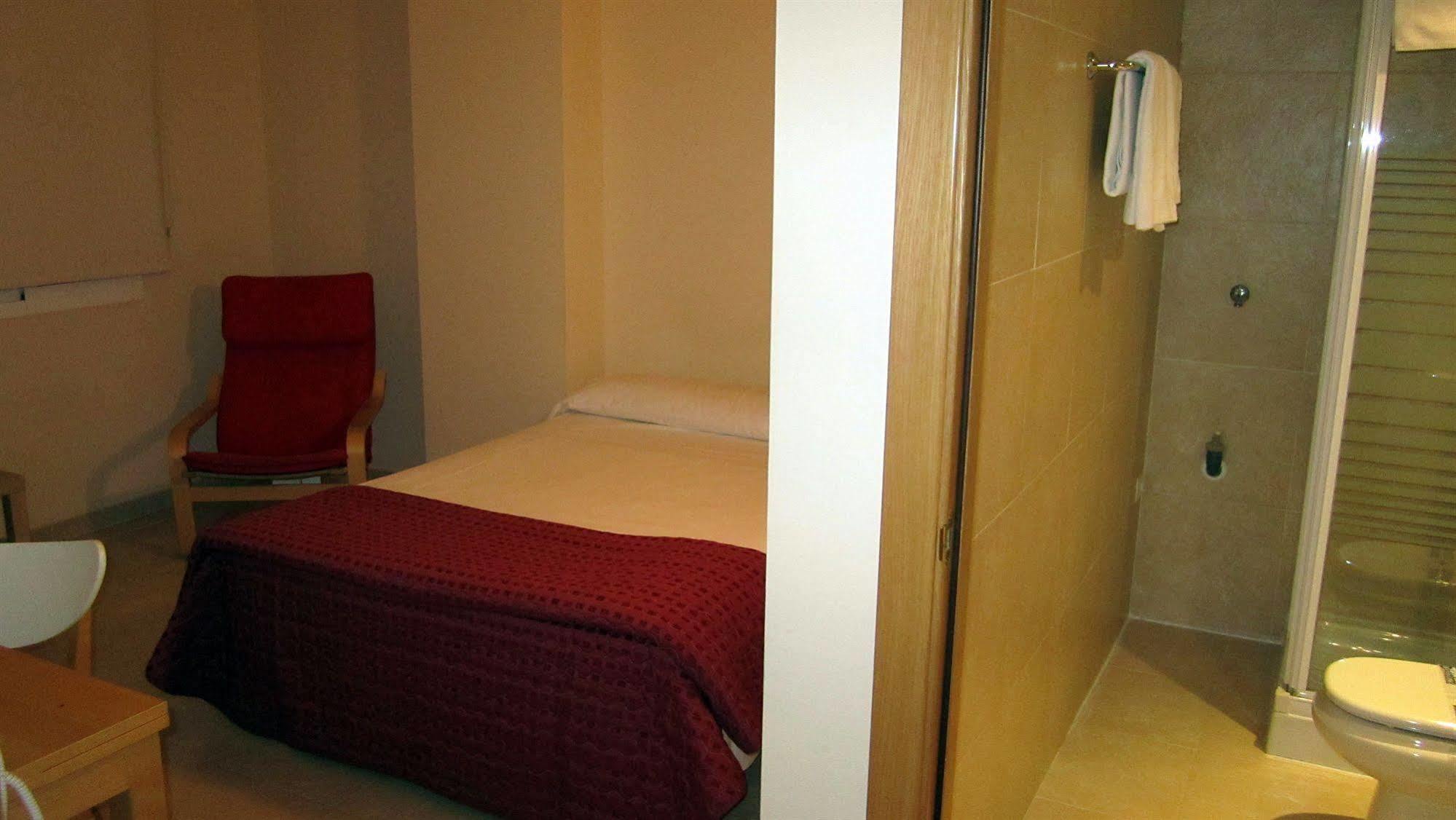Hotel Eliseos Малага Экстерьер фото