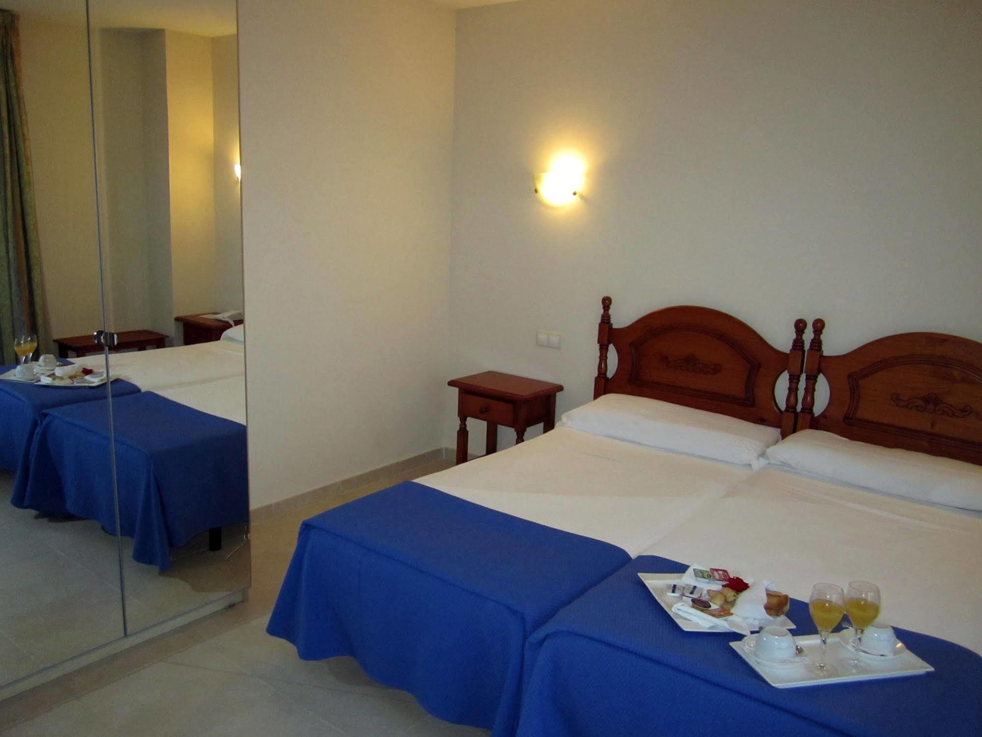 Hotel Eliseos Малага Экстерьер фото