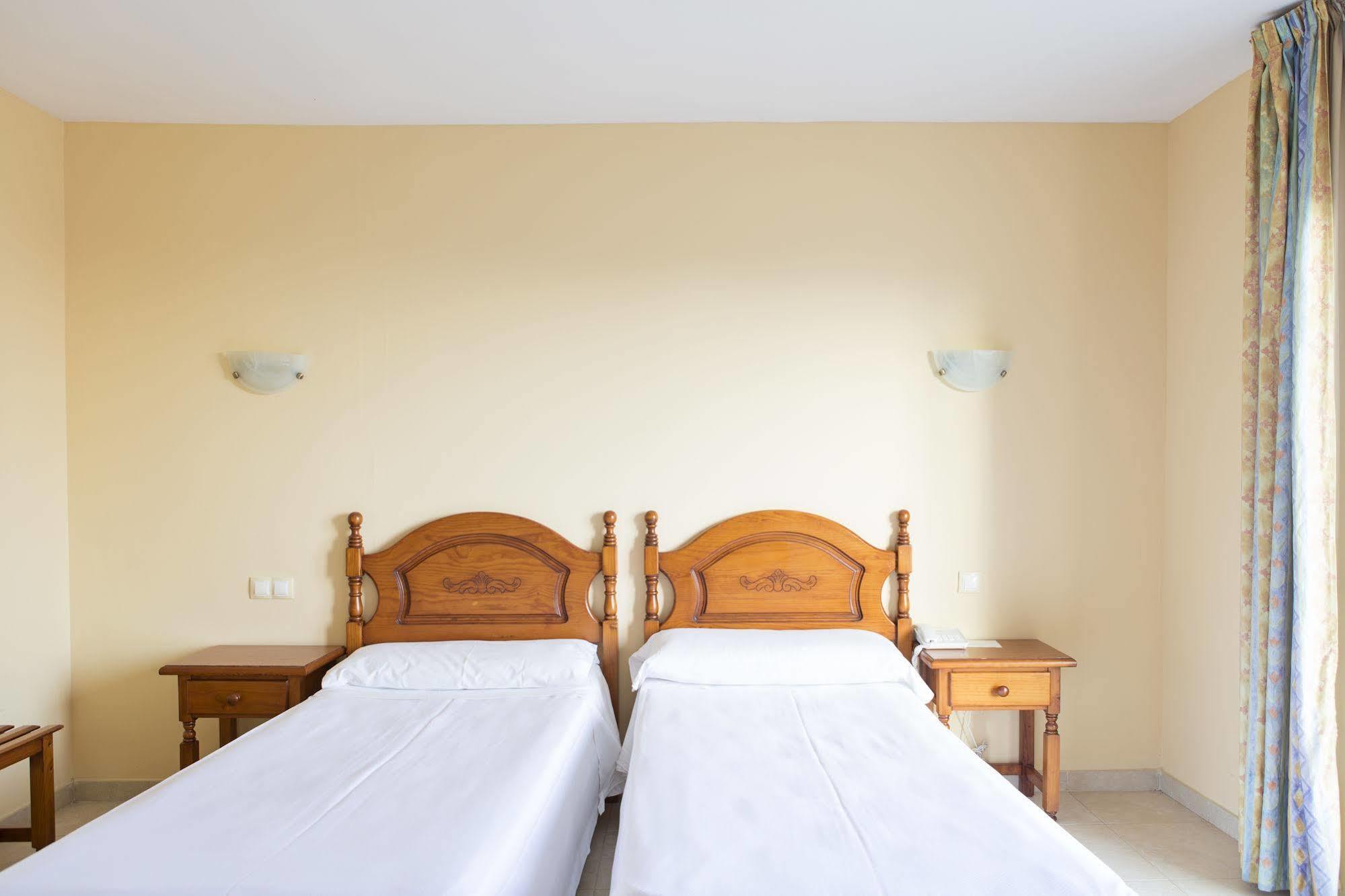 Hotel Eliseos Малага Экстерьер фото