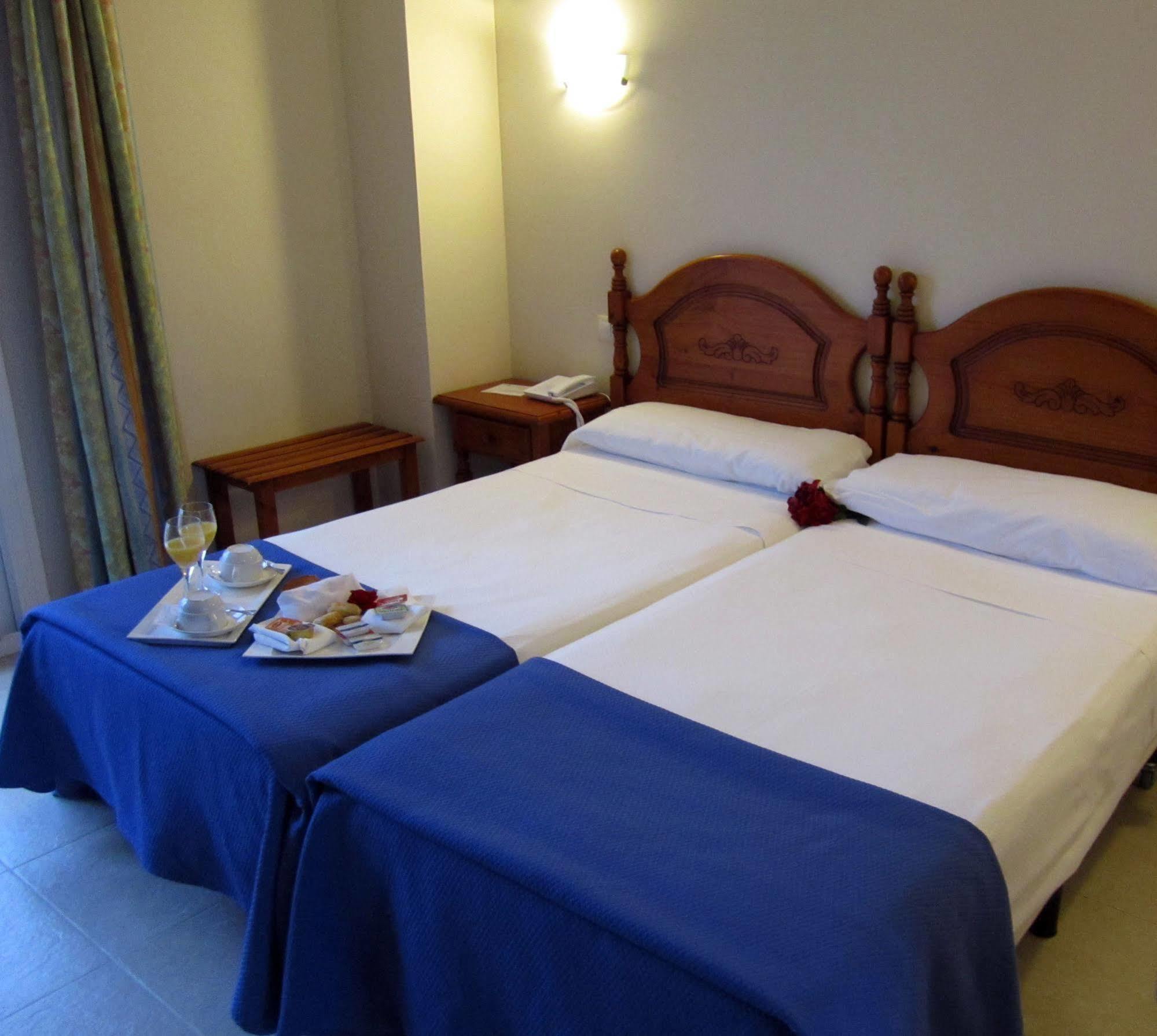 Hotel Eliseos Малага Экстерьер фото