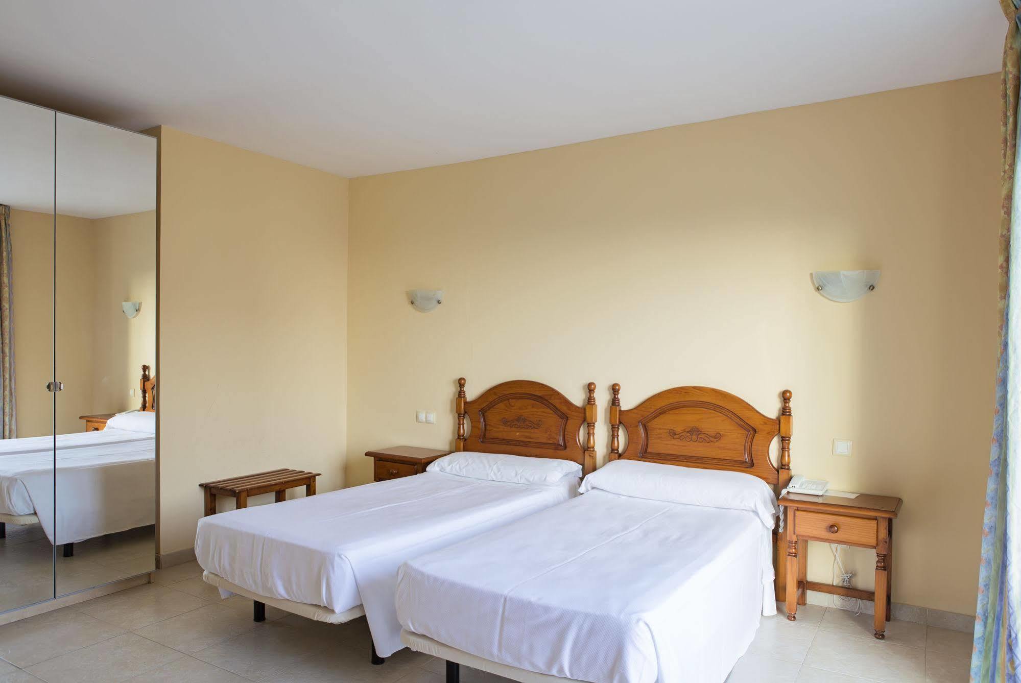 Hotel Eliseos Малага Экстерьер фото